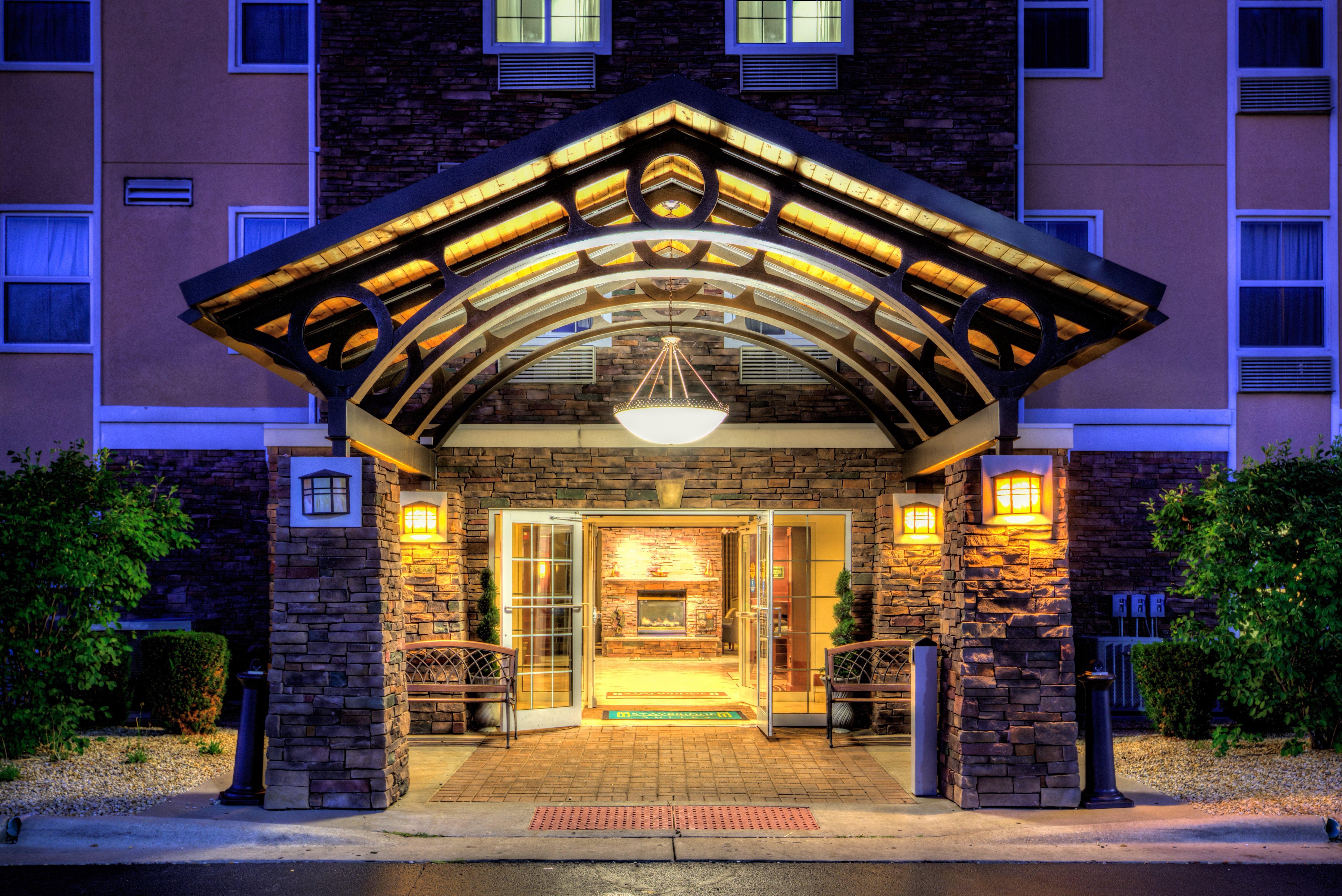 Staybridge Suites Rockford By Ihg Exterior foto