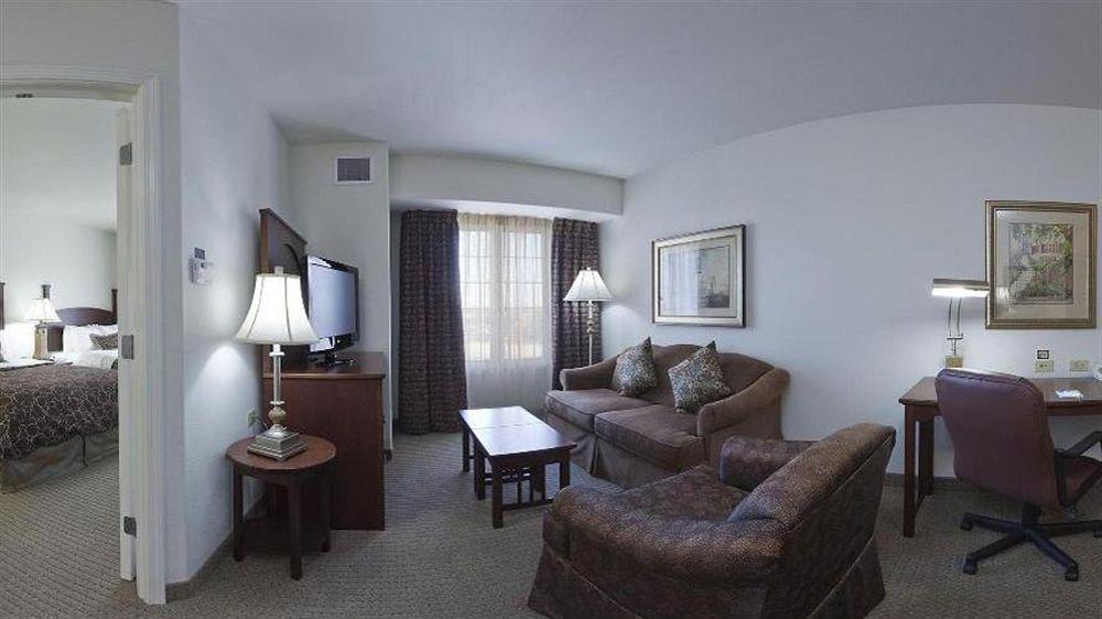 Staybridge Suites Rockford By Ihg Exterior foto